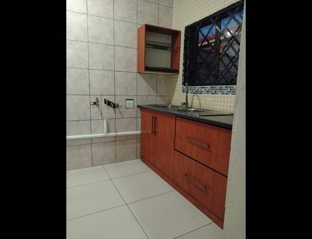 5 BEDROOM FREESTANDING FOR SALE IN FLAMWOOD
